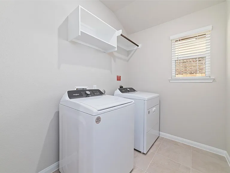 21518 Carbone Ln — Photo 23