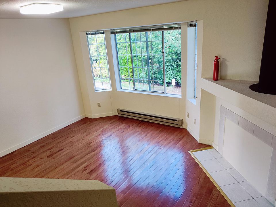 1st image of 708 122nd Ave NE