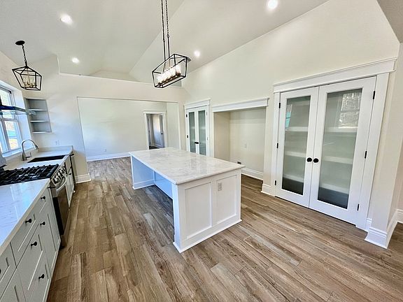 4th image of 23 Lost Creek Ln