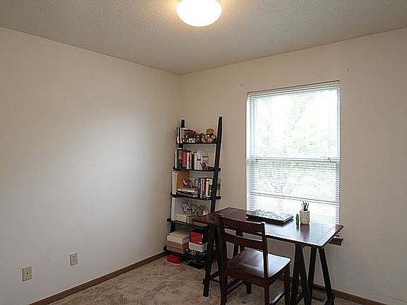 5th image of 625 Jules Ct