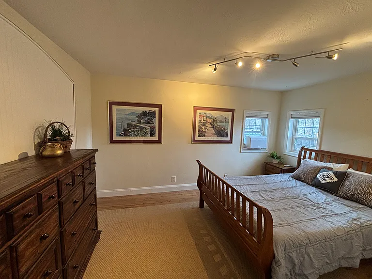 450 SE Reed Market Rd — Photo 16