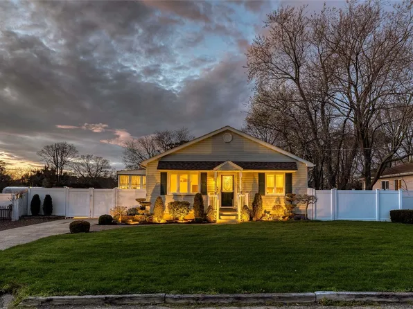 75 Cedarhurst Street, Islip Terrace, NY 11752