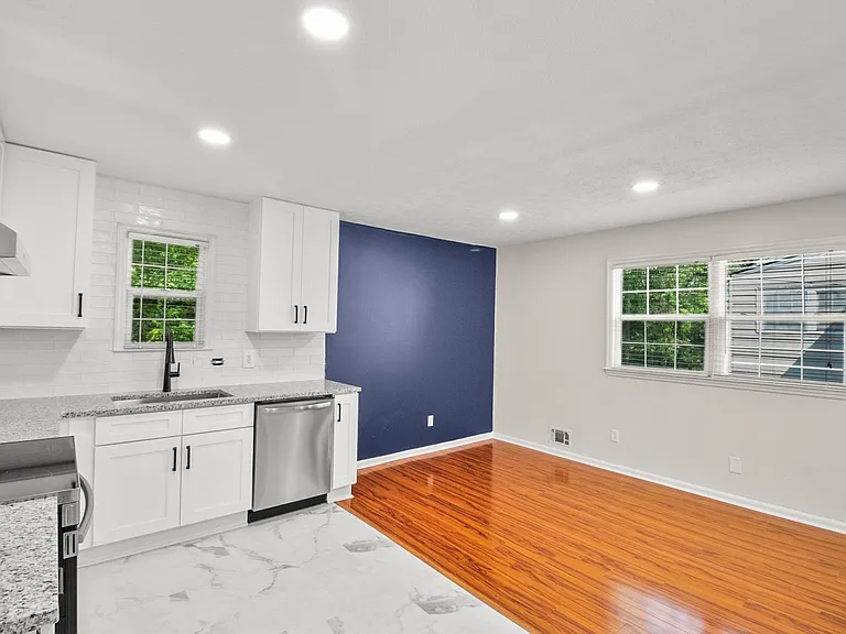 1399 Lockwood Dr SW — Photo 12