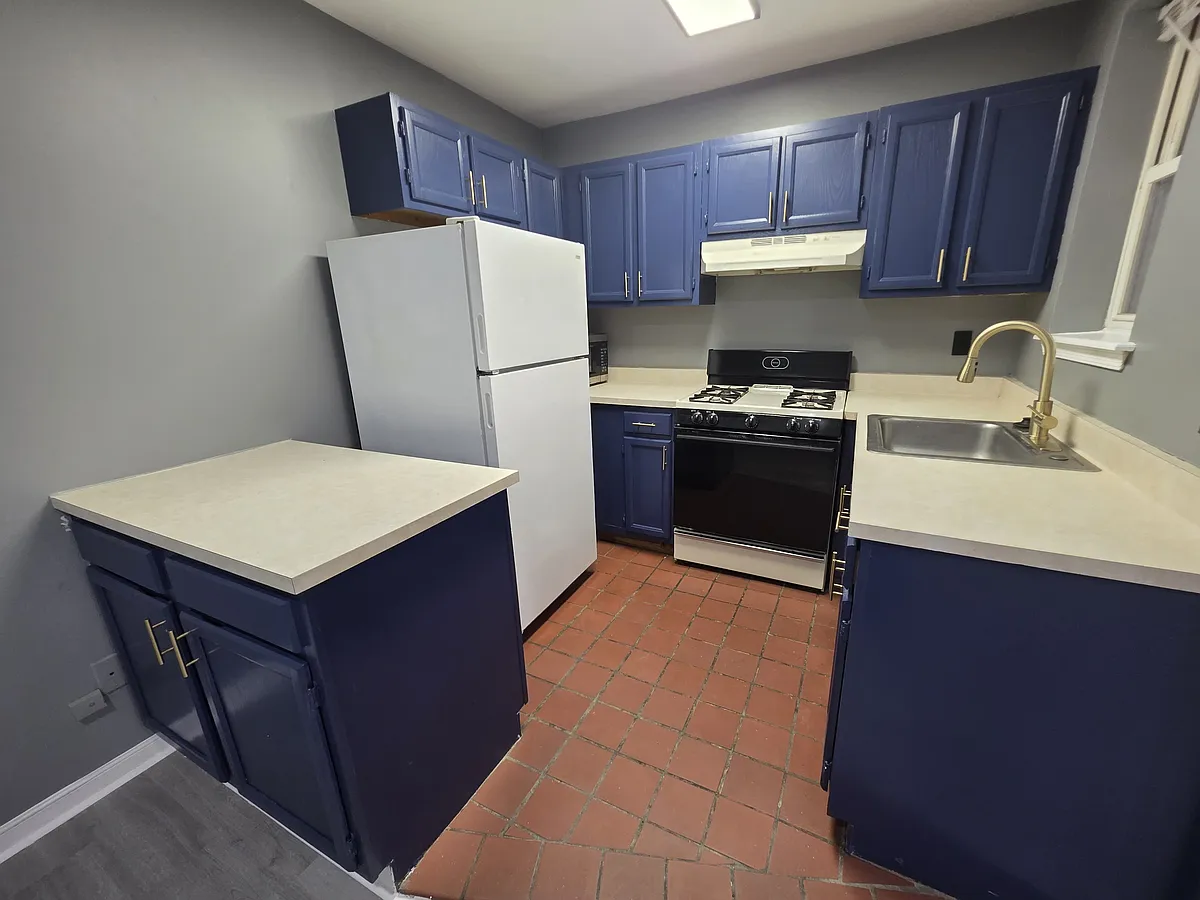 Building Photo - 516 Saint Paul Pl #3