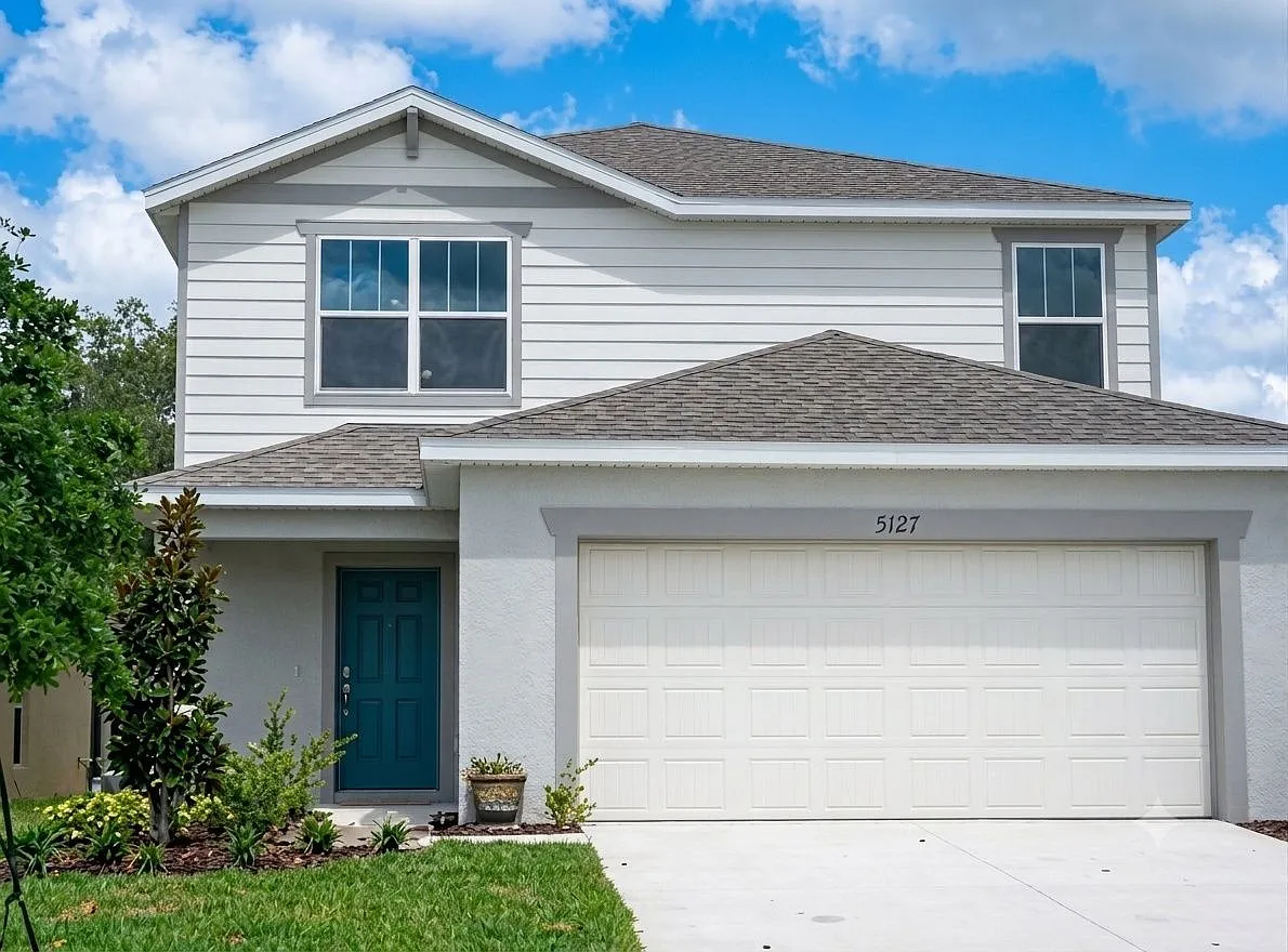 4 bed, 2.0 bath, 1580 sqft, $2,300 — Photo 2