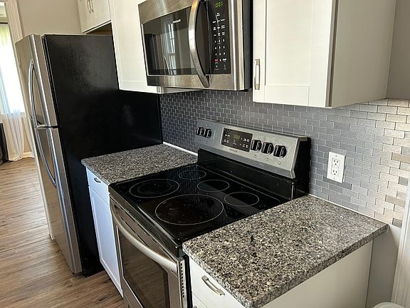 5th image of 2821 Irisdale Ave