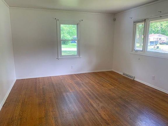 2nd image of 2216 Skokie Dr