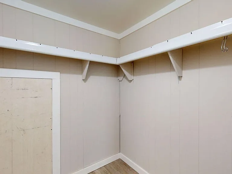 308 Queens Rd — Photo 18