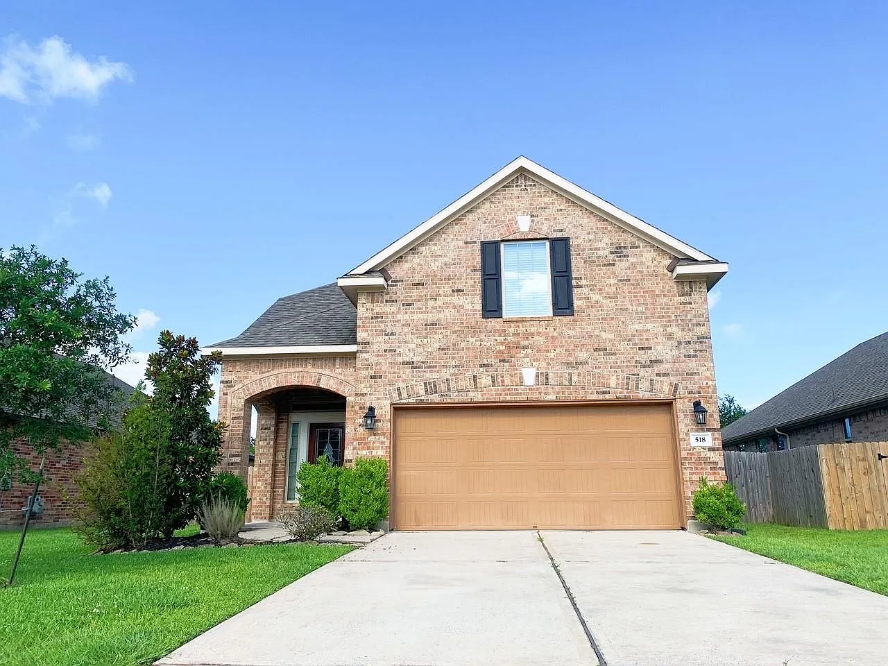 4 bed, 2.5 bath, 2240 sqft, $2,300 — Photo 3