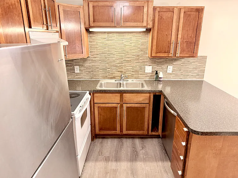 16199 Flagstaff Ct S — Photo 3