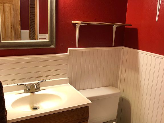 1/2 bath in main floor 