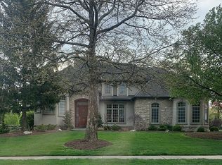 2400 Waterford Village Dr, Sylvania, OH 43560