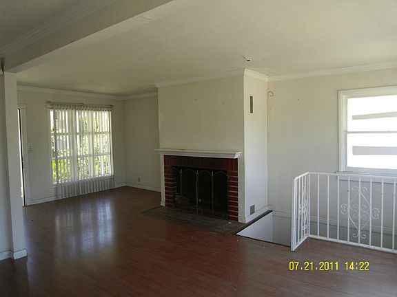 LIVING ROOM WITH FIRE PLACE