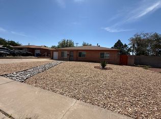 8906 Lexington Ave NE, Albuquerque, NM 87112