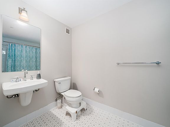 5th image of 700 Grove St APT 12R