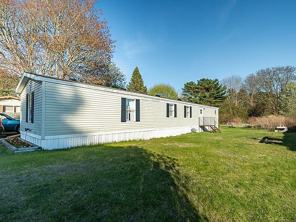 4th image of 75 Kristen Ln