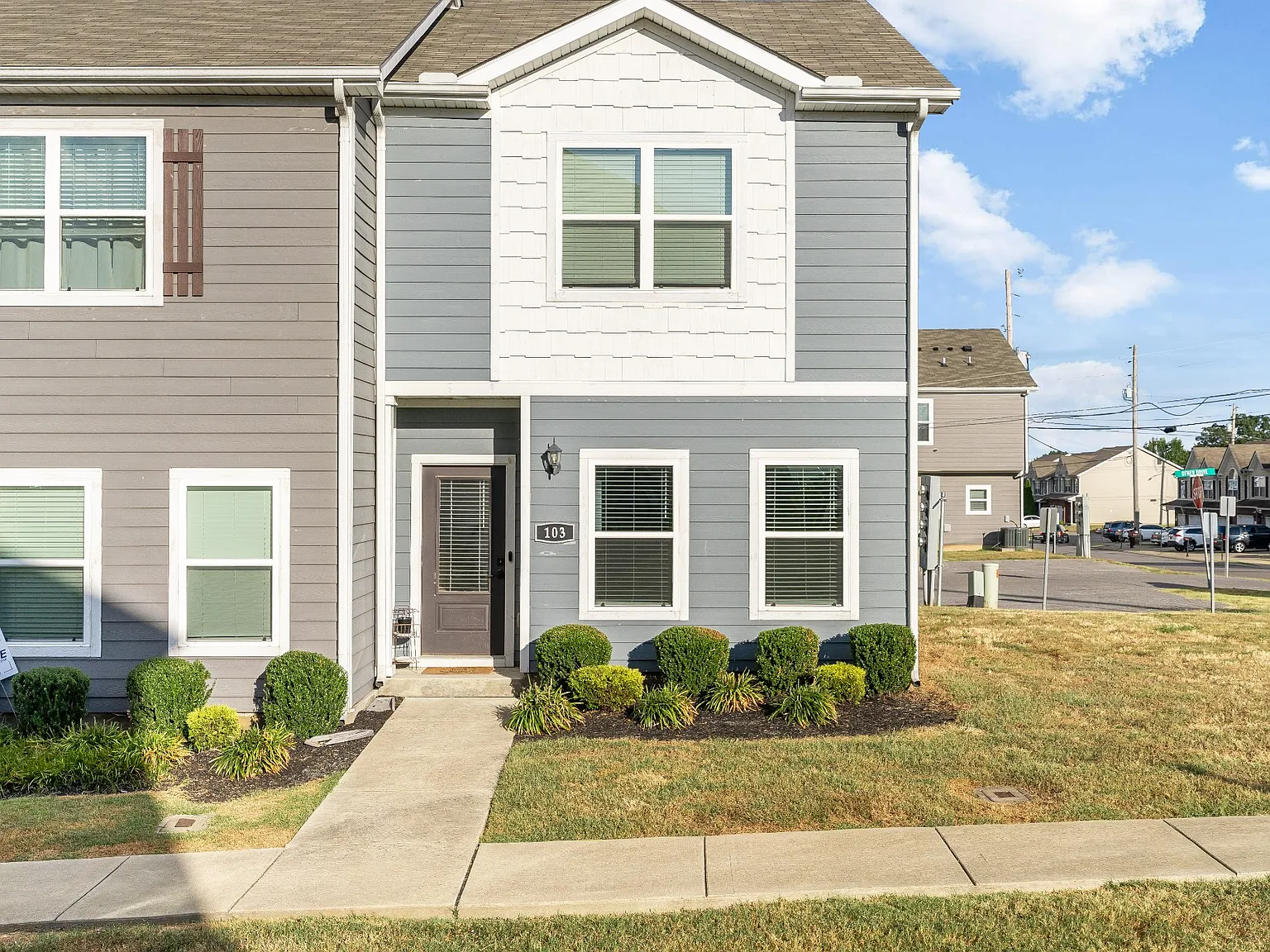 2 bed, 2.5 bath, 1167 sqft, $1,600 — Photo 1