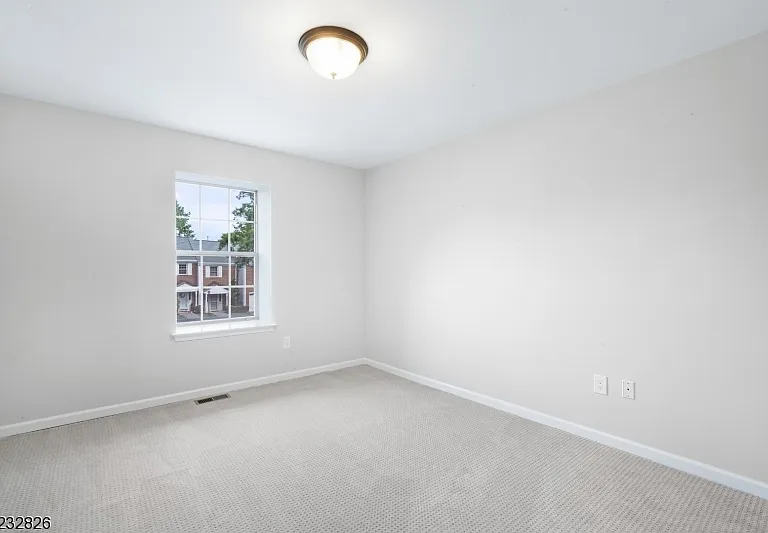 318 Main St — Photo 15