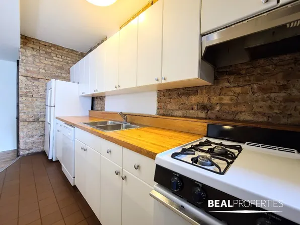 3013 N Broadway St APT 3, Chicago, IL 60657