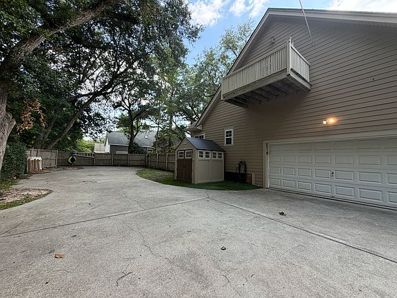 3rd image of 236 N Ainsdale Dr