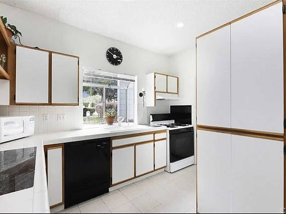 5th image of 24412 Lantern Hill Dr Unit E