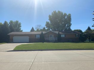 856 James Ave SE, East Grand Forks, MN 56721