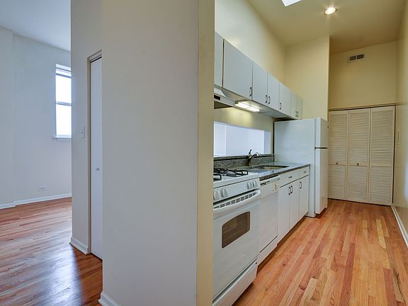 4th image of 3257 N Sheffield Ave APT 306