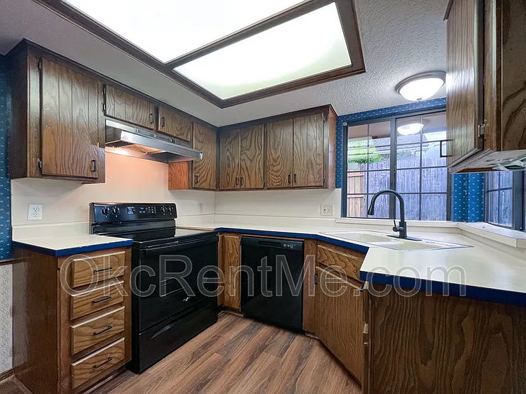 6801 Chisholm Ct — Photo 10