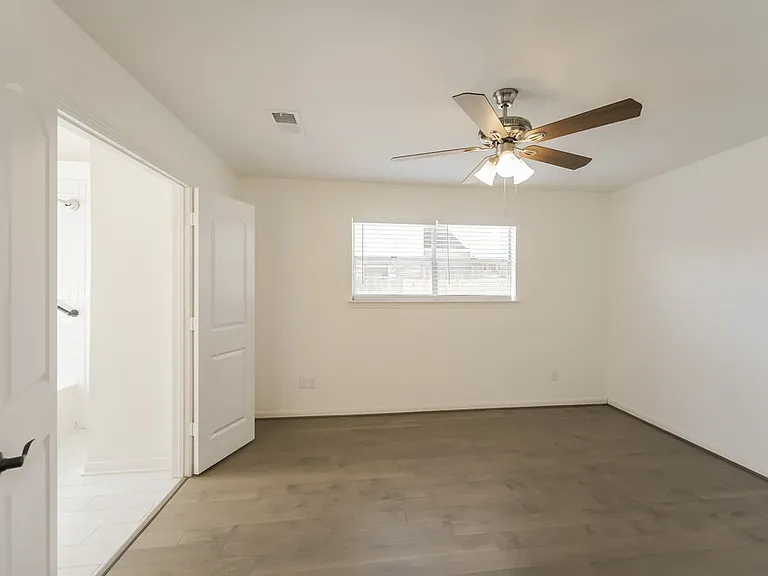 4118 Presidents Dr S — Photo 11