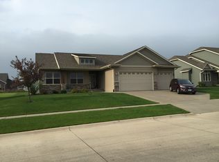 680 Berkshire Ln, North Liberty, IA 52317