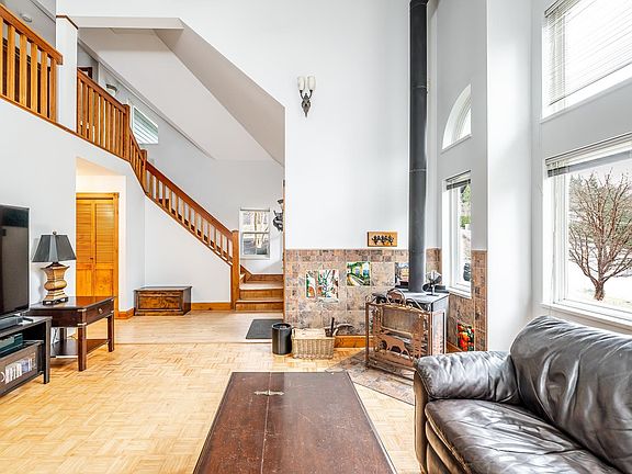 3rd image of 40449 Thunderbird Rdg