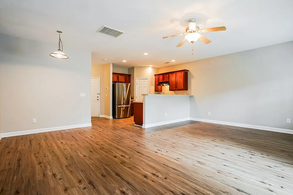 3 bed, 2.5 bath, 1656 sqft, $1,810 — Photo 4