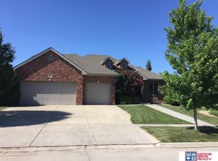 8240 Eastwood Dr, Lincoln, NE 68506