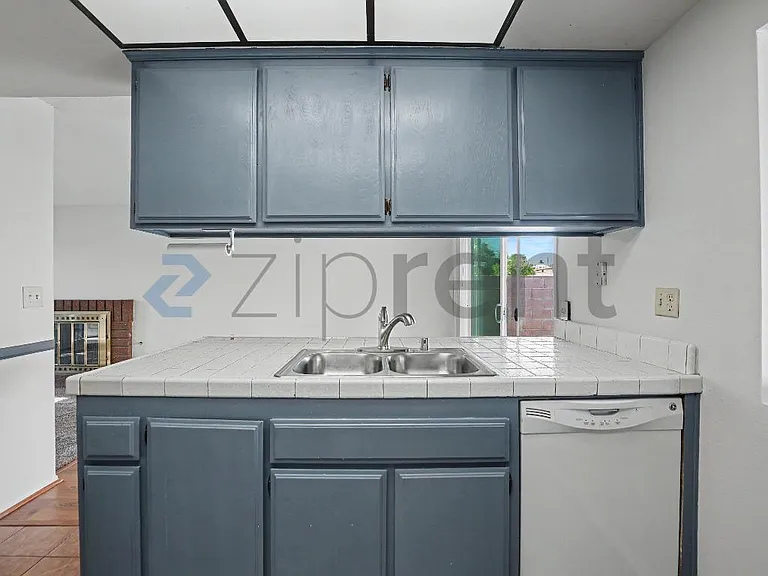 1140 Valley Spring Ln — Photo 9