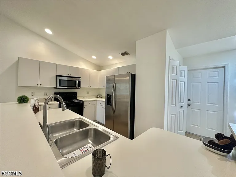 4317 SW Santa Barbara Pl — Photo 16