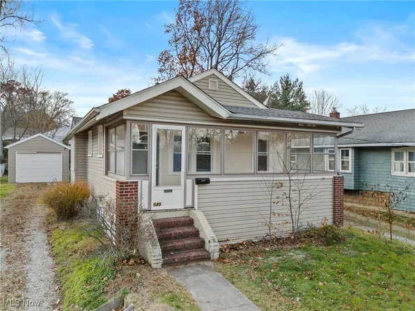 640 Plainfield Rd, Akron, OH 44312