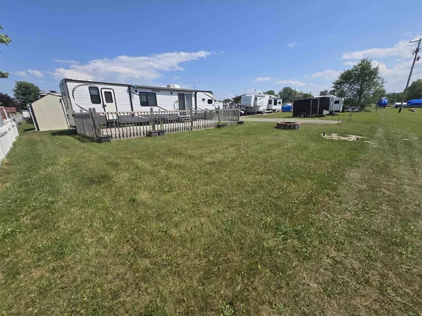 831 S Main St #212, Au Gres, MI 48703