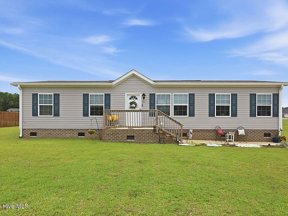 2nd image of 203 Magnolia Drive