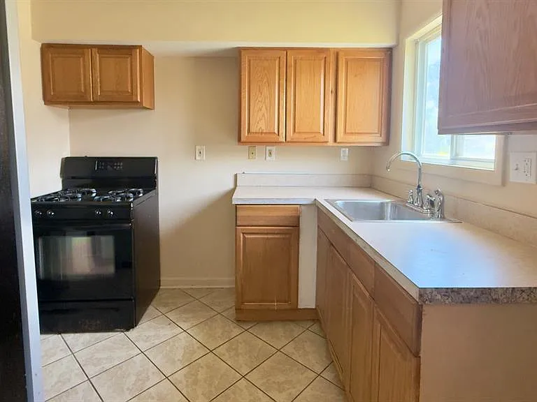 26742 Penn St — Photo 8