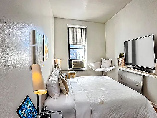 5th image of 400 E 64th St APT 5A