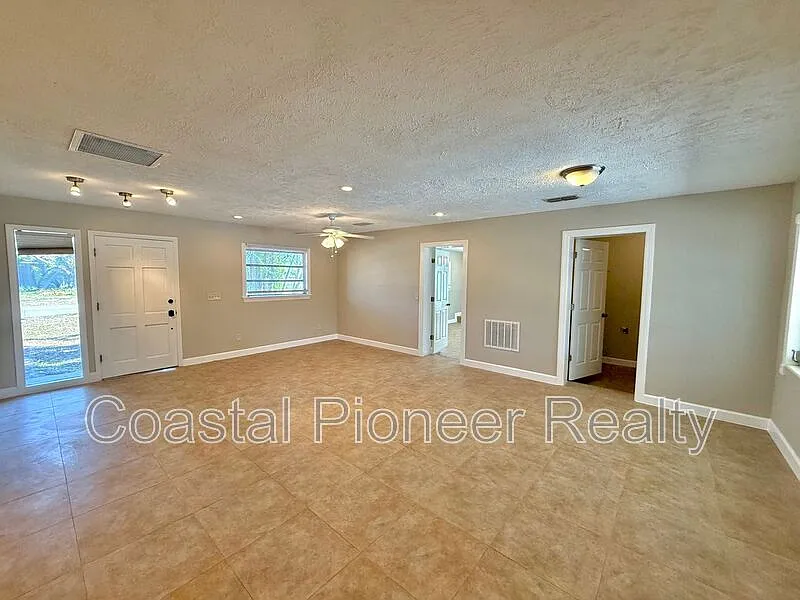 Building Photo - 3944 E Eden Roc Cir
