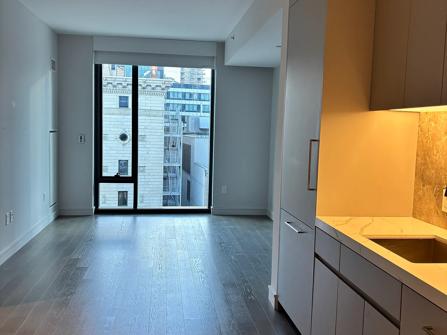 1 bed, 583 sqft, $3,800 — Photo 3