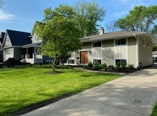 917 Rose Ln, Naperville, IL