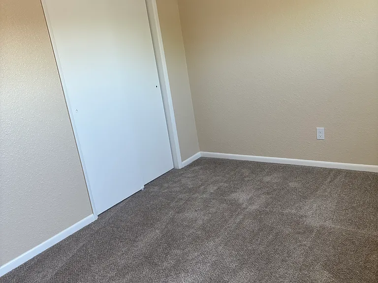 Sierra Madre Apartments — Photo 9
