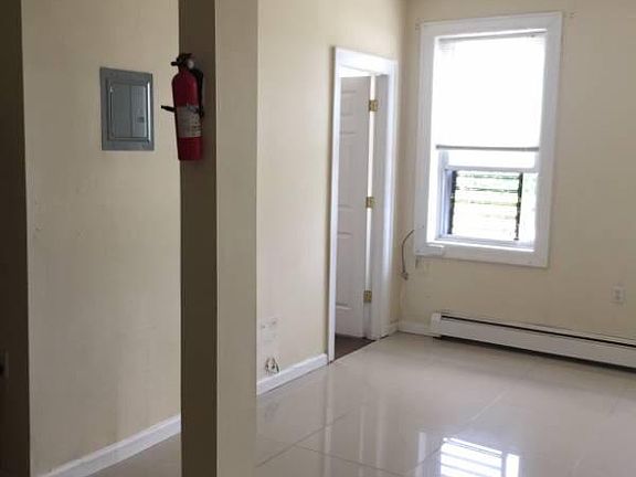 2nd image of 269 Bloomfield Ave #4