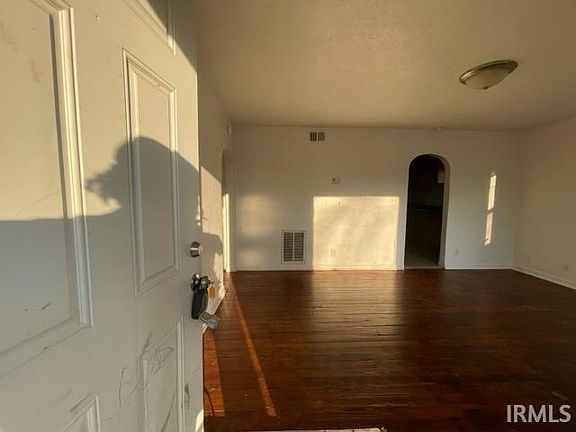 2nd image of 1142 N Elmer St