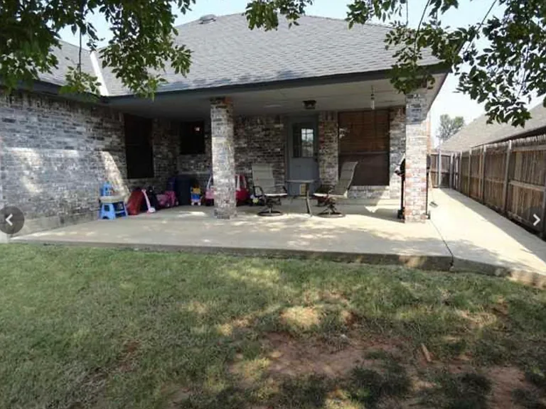 1112 SW 132nd Pl — Photo 13