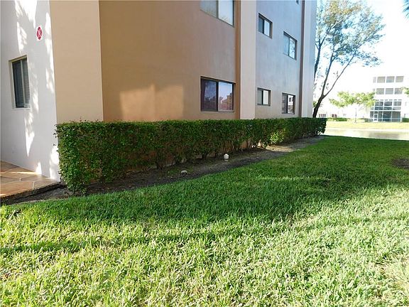 2nd image of 7400 Ashmont Cir #112