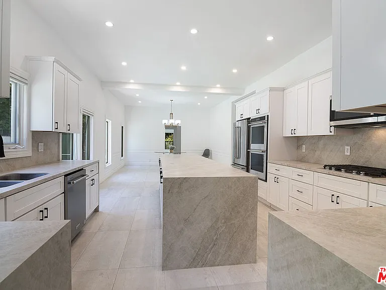 508 N Canon Dr — Photo 13