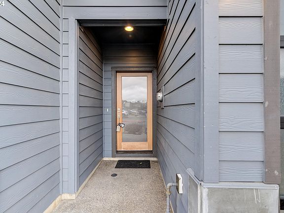 3rd image of 11424 NE 122nd Pl